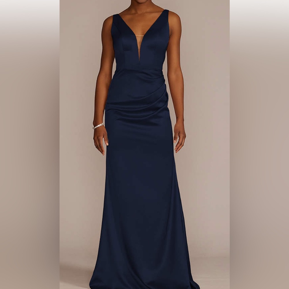 Evening/bridesmaids/maid of honor long dress with kick train
